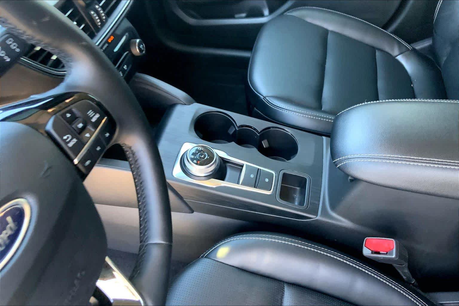 Certified 2025 Ford Escape Platinum AWD/4WD image 17