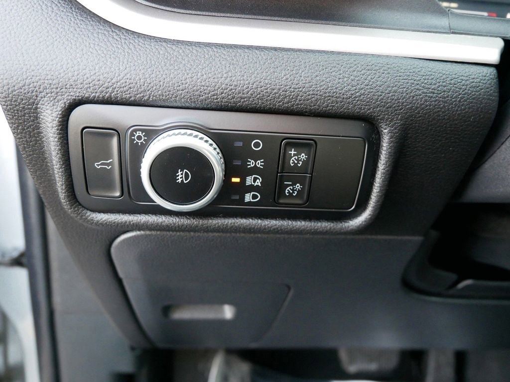 Certified 2022 Ford Explorer XLT w/ Equipment Group 202A image 11