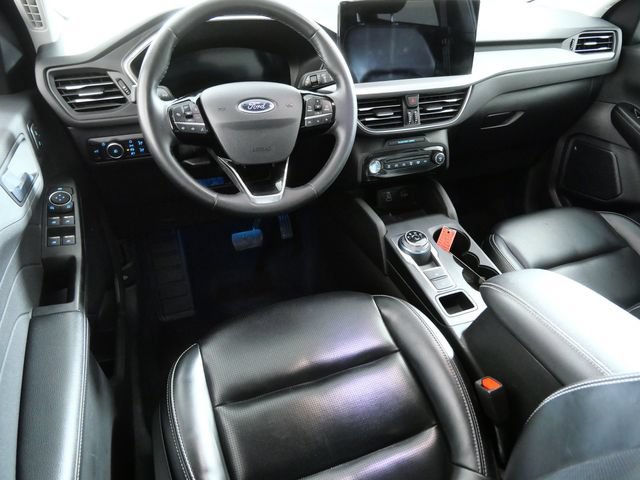 Certified 2024 Ford Escape Platinum AWD/4WD image 2
