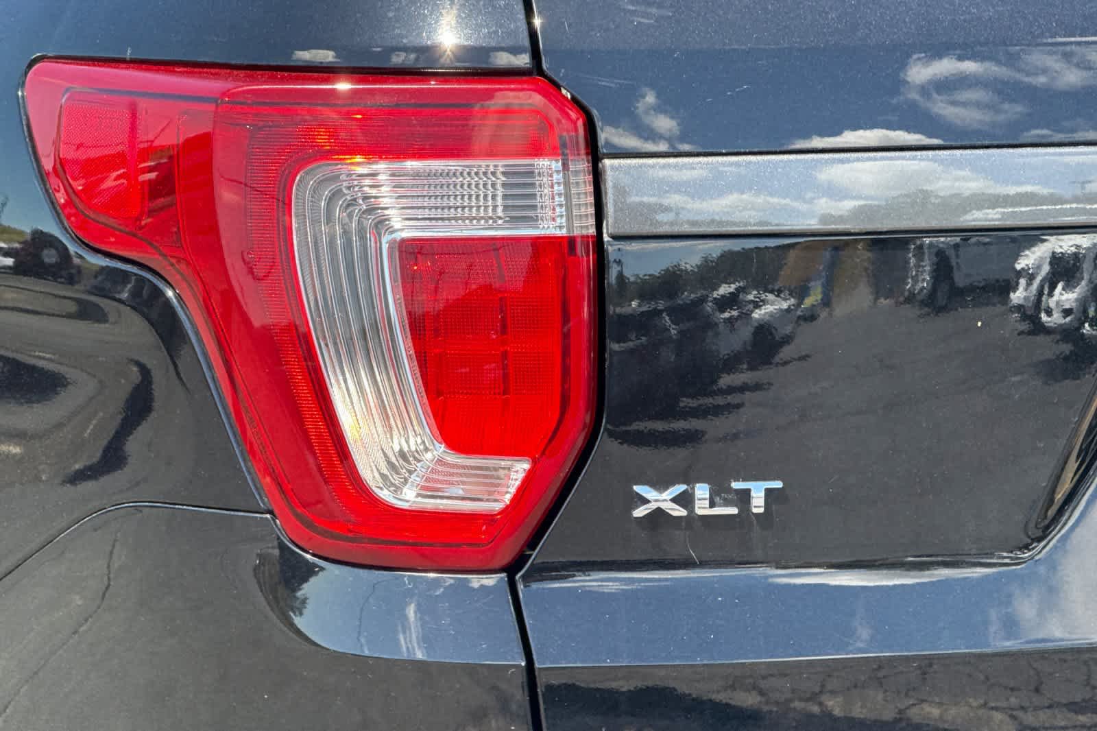 Certified 2018 Ford Explorer XLT w/ Equipment Group 202A AWD/4WD image 34