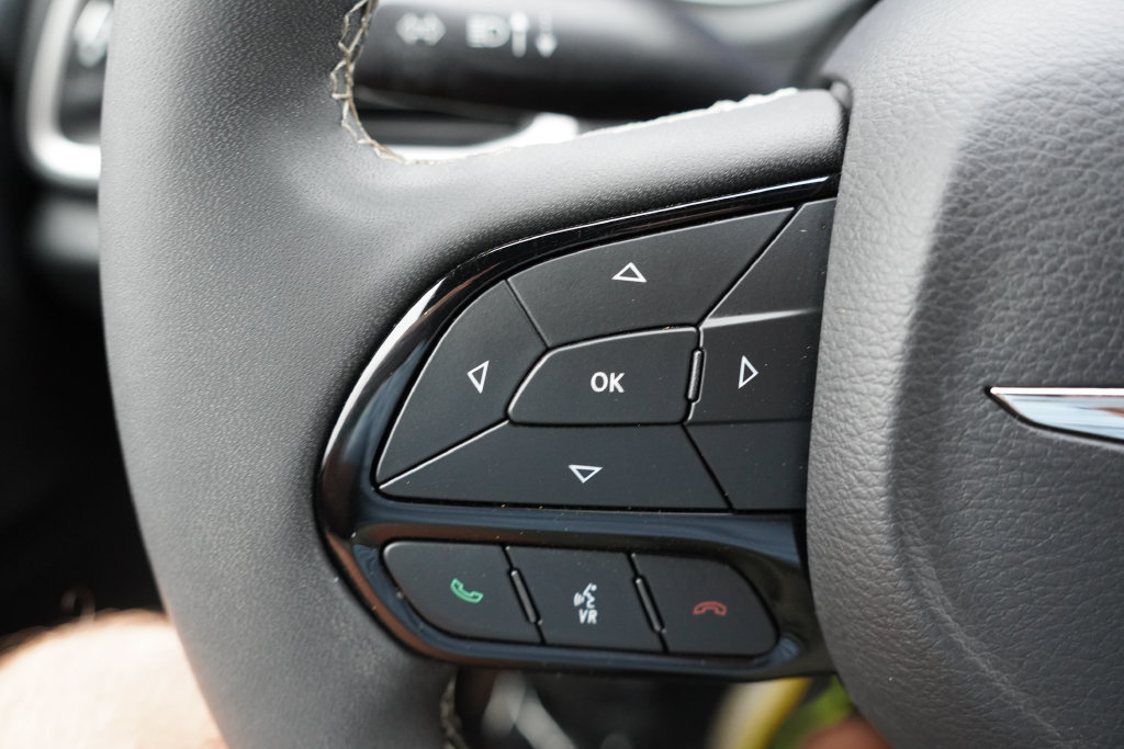 Used 2024 Chrysler Pacifica Limited FWD image 36