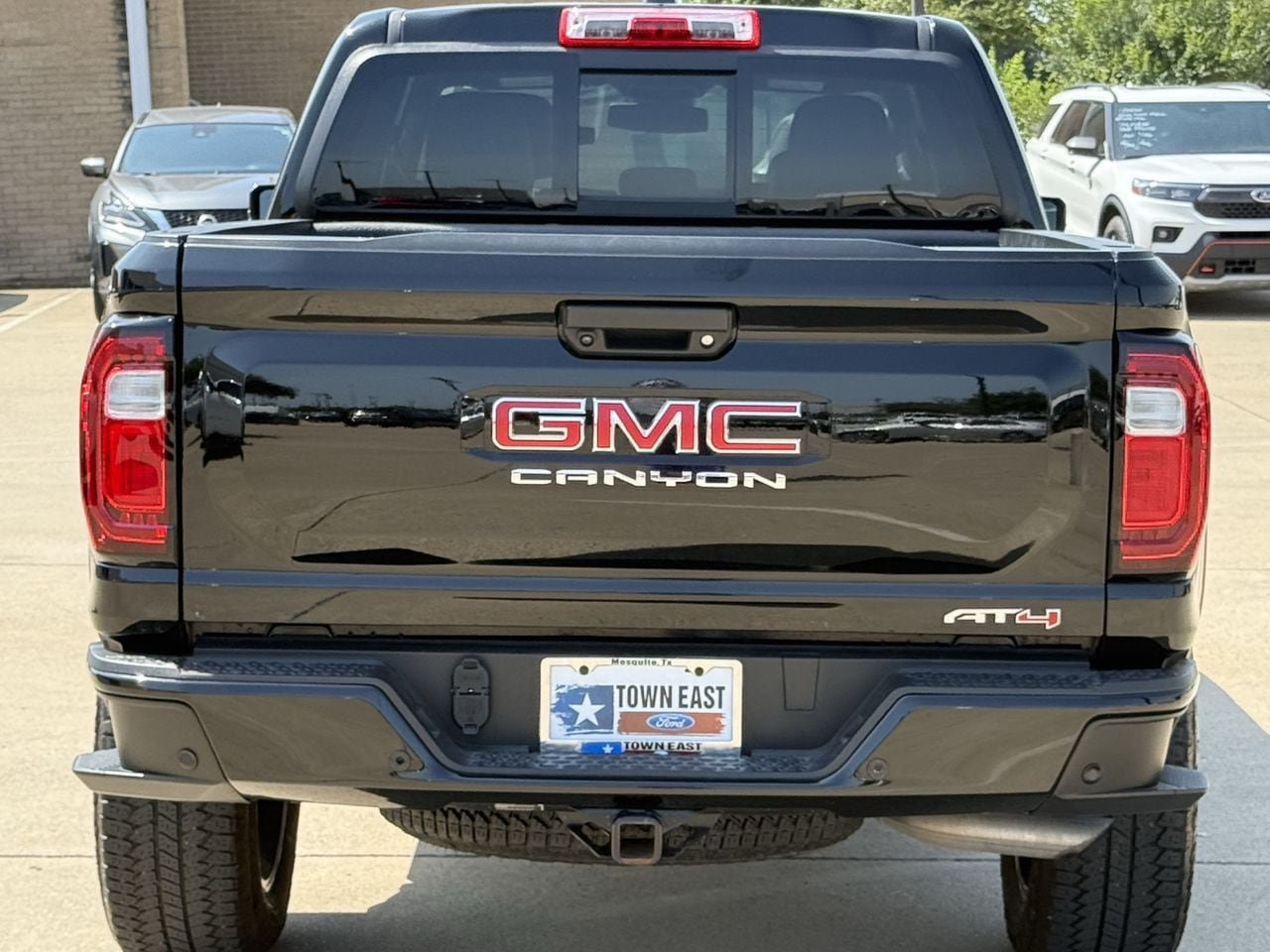 Used 2023 GMC Canyon AT4 w/ AT4 Premium Package AWD/4WD image 6