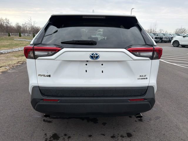 Used 2021 Toyota RAV4 XLE w/ XLE Grade Weather Package image 8