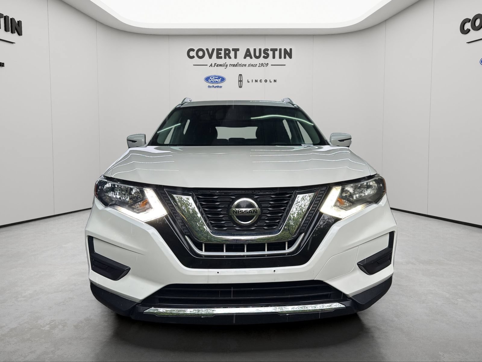 Used 2018 Nissan Rogue SV w/ Premium Package FWD image 8