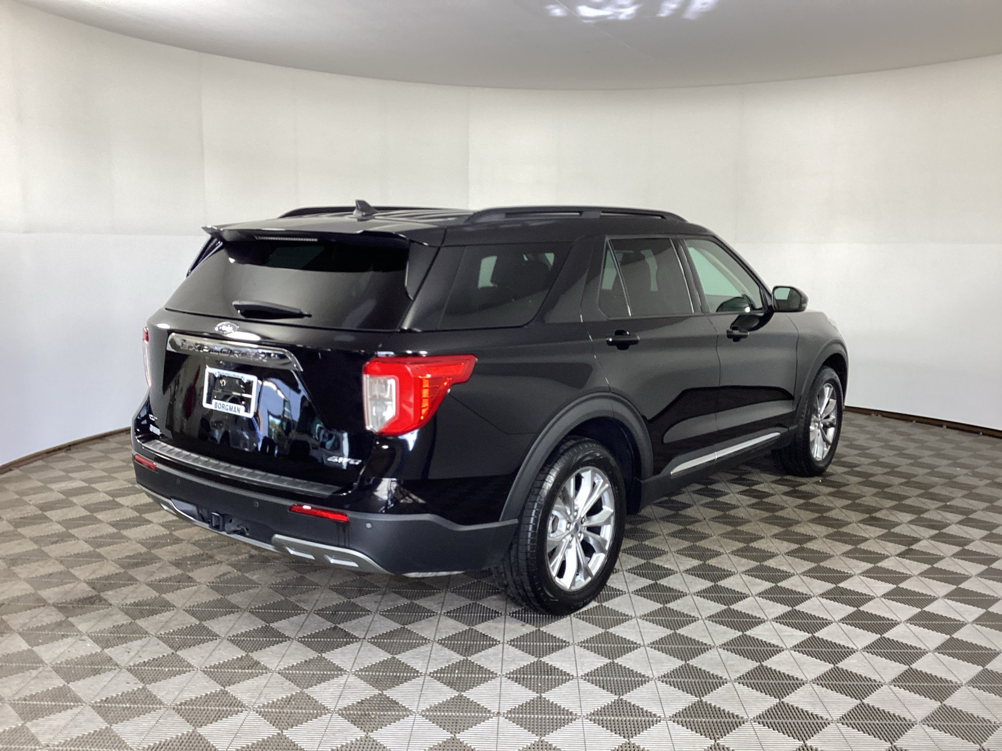 Certified 2024 Ford Explorer XLT w/ Equipment Group 202A AWD/4WD image 2