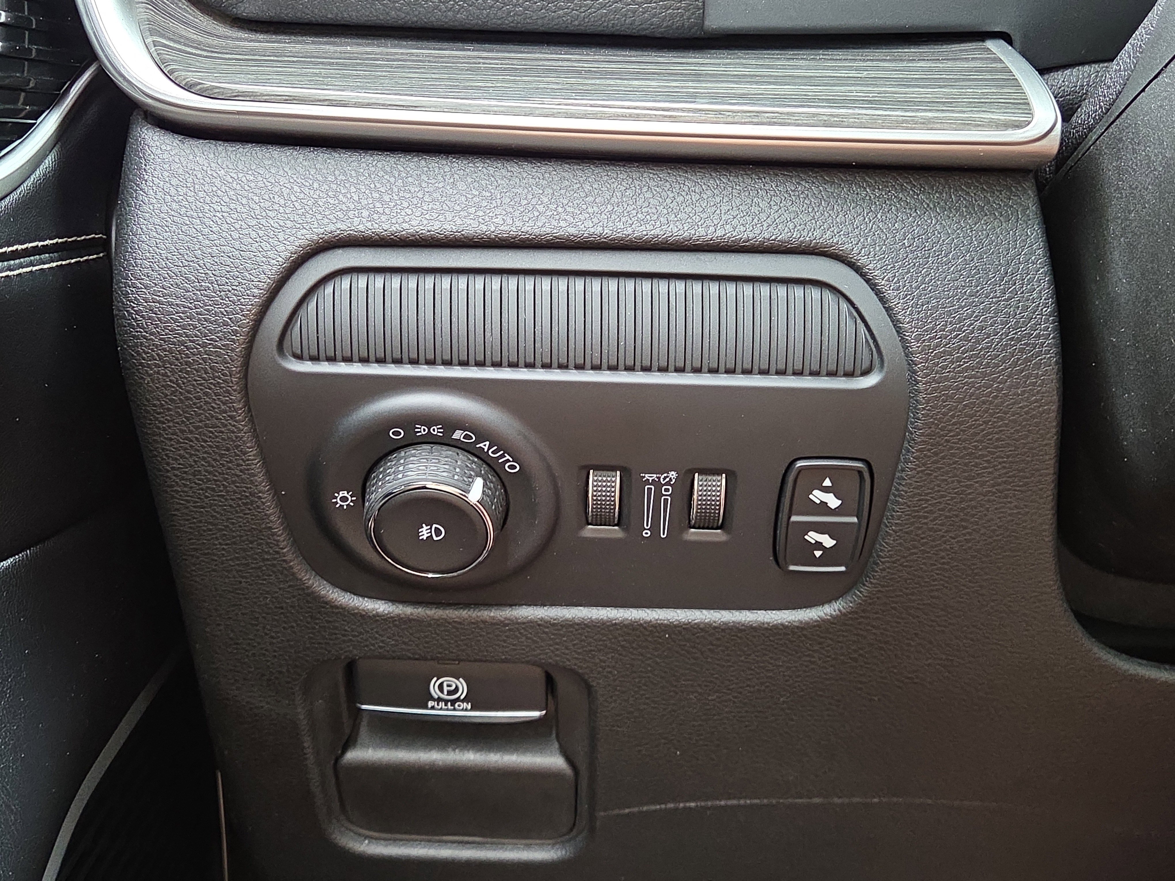 Used 2022 Jeep Wagoneer Series III AWD/4WD image 27