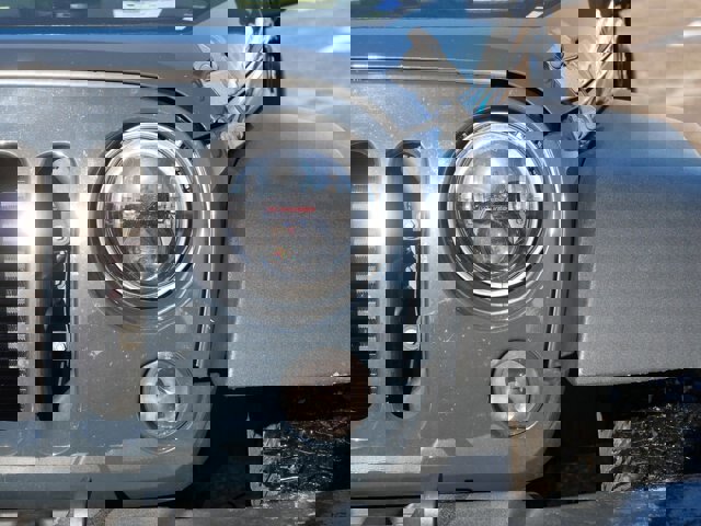 Used 2017 Jeep Wrangler Unlimited Rubicon w/ Connectivity Group image 9