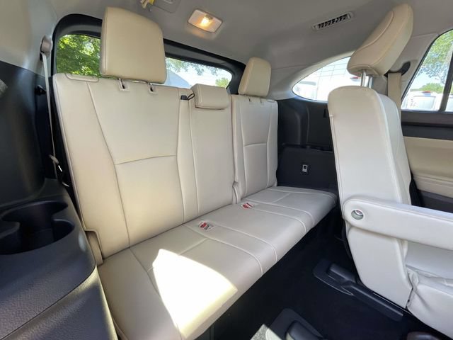 Used 2021 Toyota Highlander XLE FWD image 28