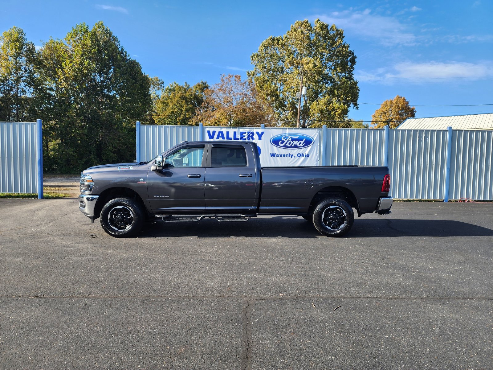Used 2025 RAM 3500 Laramie AWD/4WD image 2