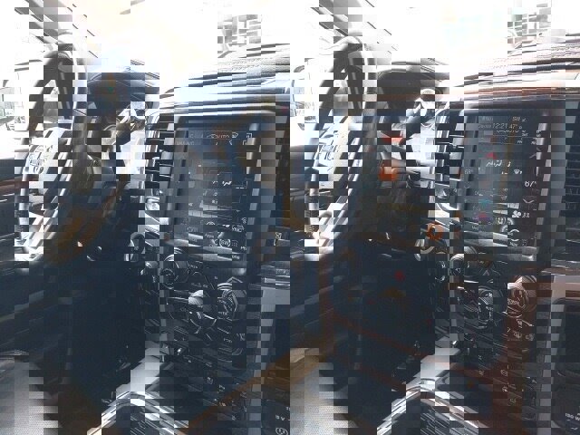 Used 2017 RAM 2500 Laramie w/ Convenience Group image 25