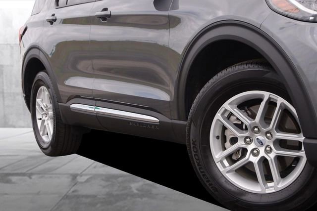 Certified 2025 Ford Explorer Active AWD/4WD image 3