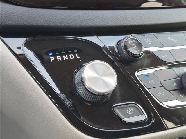 Used 2018 Chrysler Pacifica Touring Plus FWD image 18