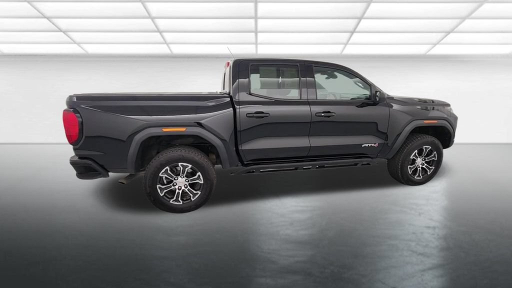 Used 2024 GMC Canyon AT4 w/ AT4 Premium Package AWD/4WD image 8