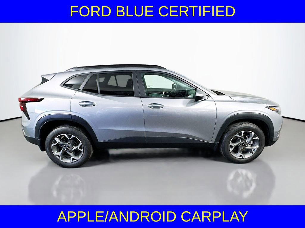 Used 2025 Chevrolet Trax LT w/ Driver Confidence Package image 2