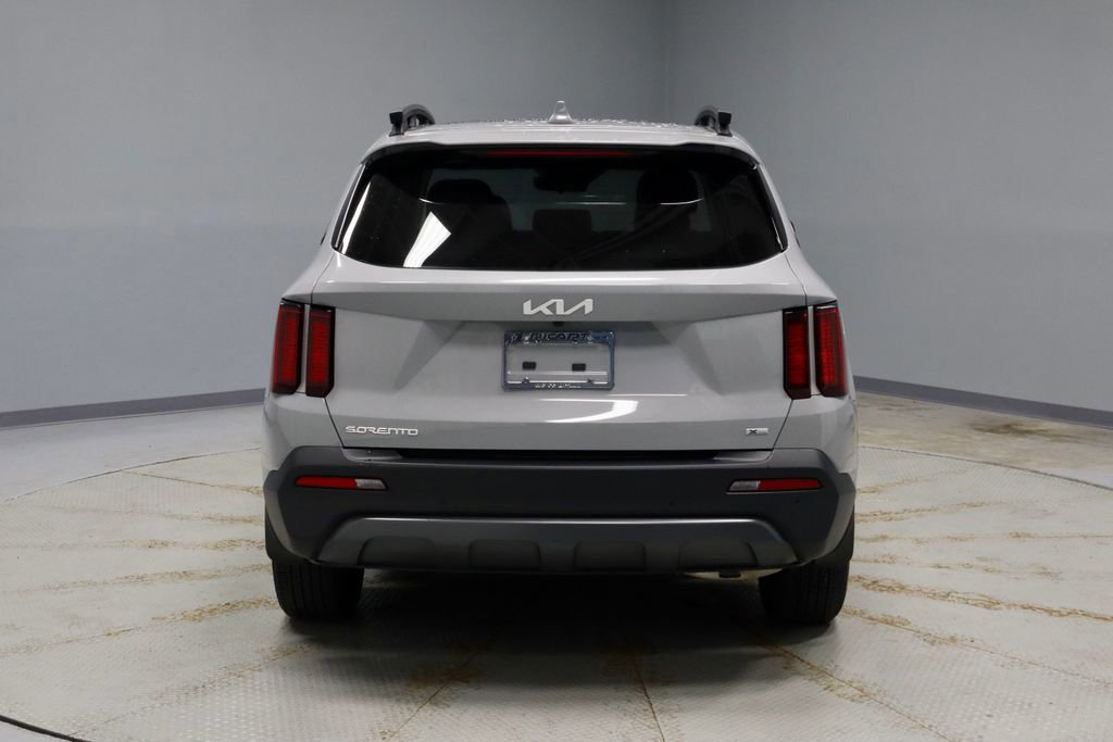 Used 2023 Kia Sorento S w/ Panoramic Sunroof Package image 4