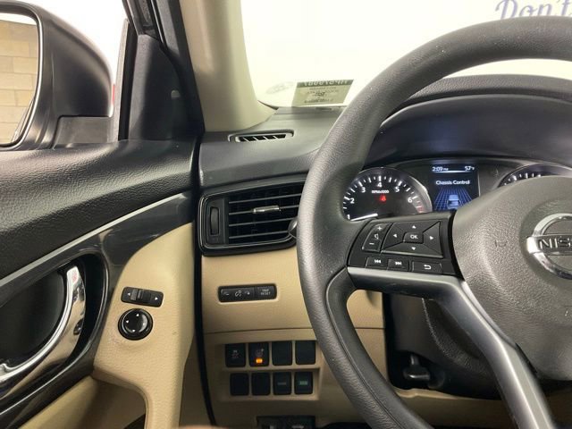 Used 2017 Nissan Rogue S w/ Appearance Package image 24