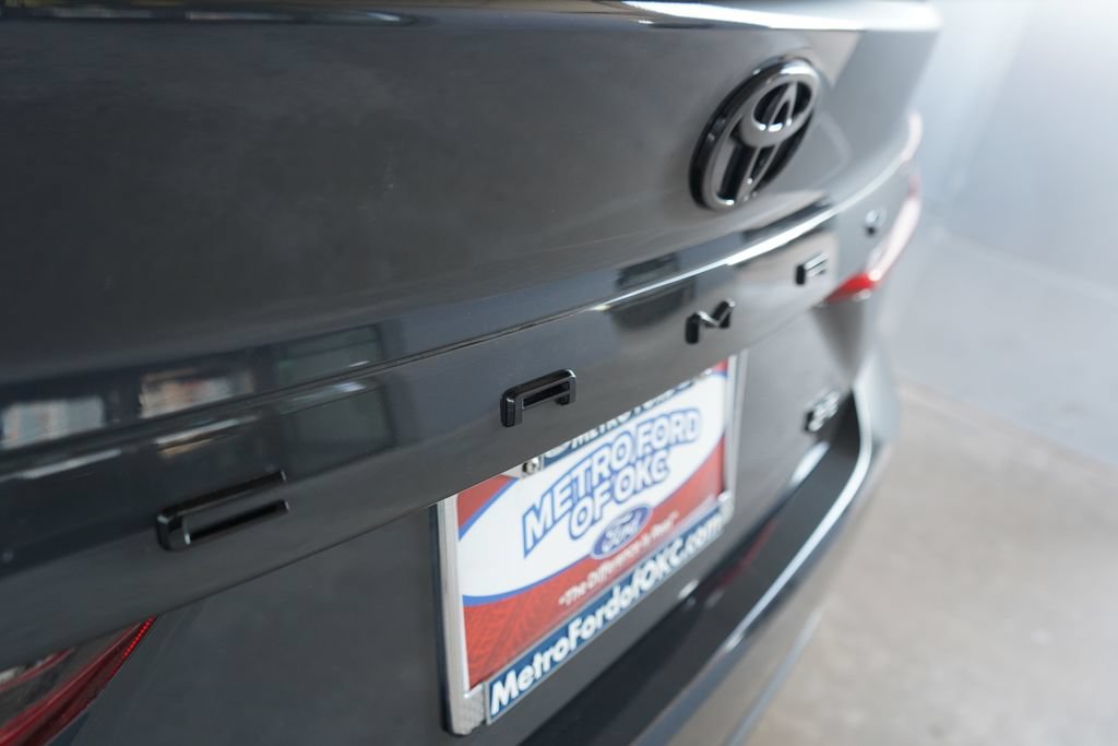 Used 2025 Toyota Camry SE w/ Convenience Package FWD image 6