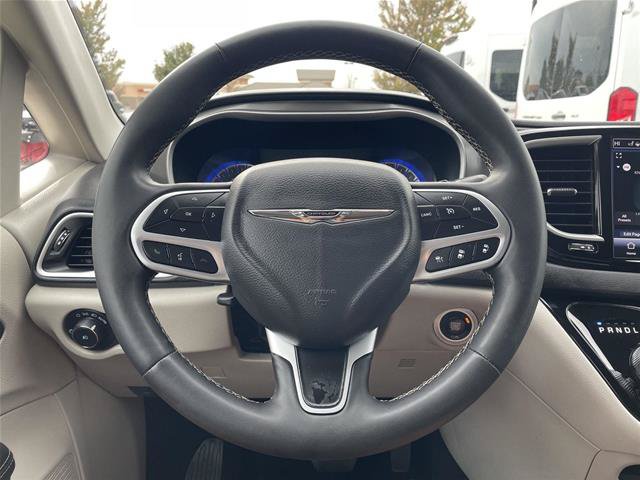 Used 2024 Chrysler Pacifica Touring-L FWD image 12