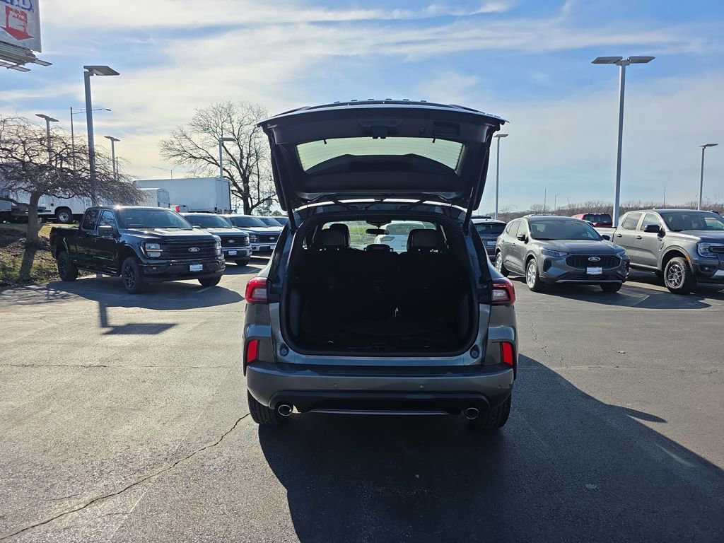 Certified 2023 Ford Escape ST-Line w/ Tech Pack #1 AWD/4WD image 10