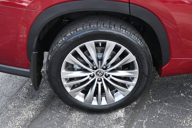 Used 2021 Toyota Highlander Platinum AWD/4WD image 16
