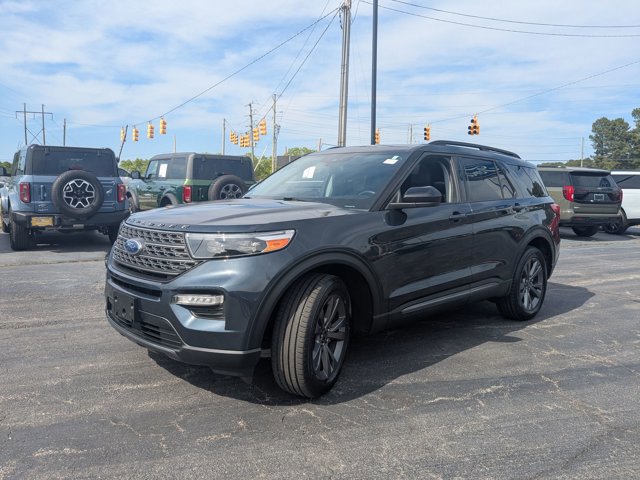 Certified 2022 Ford Explorer XLT w/ Equipment Group 202A AWD/4WD image 4