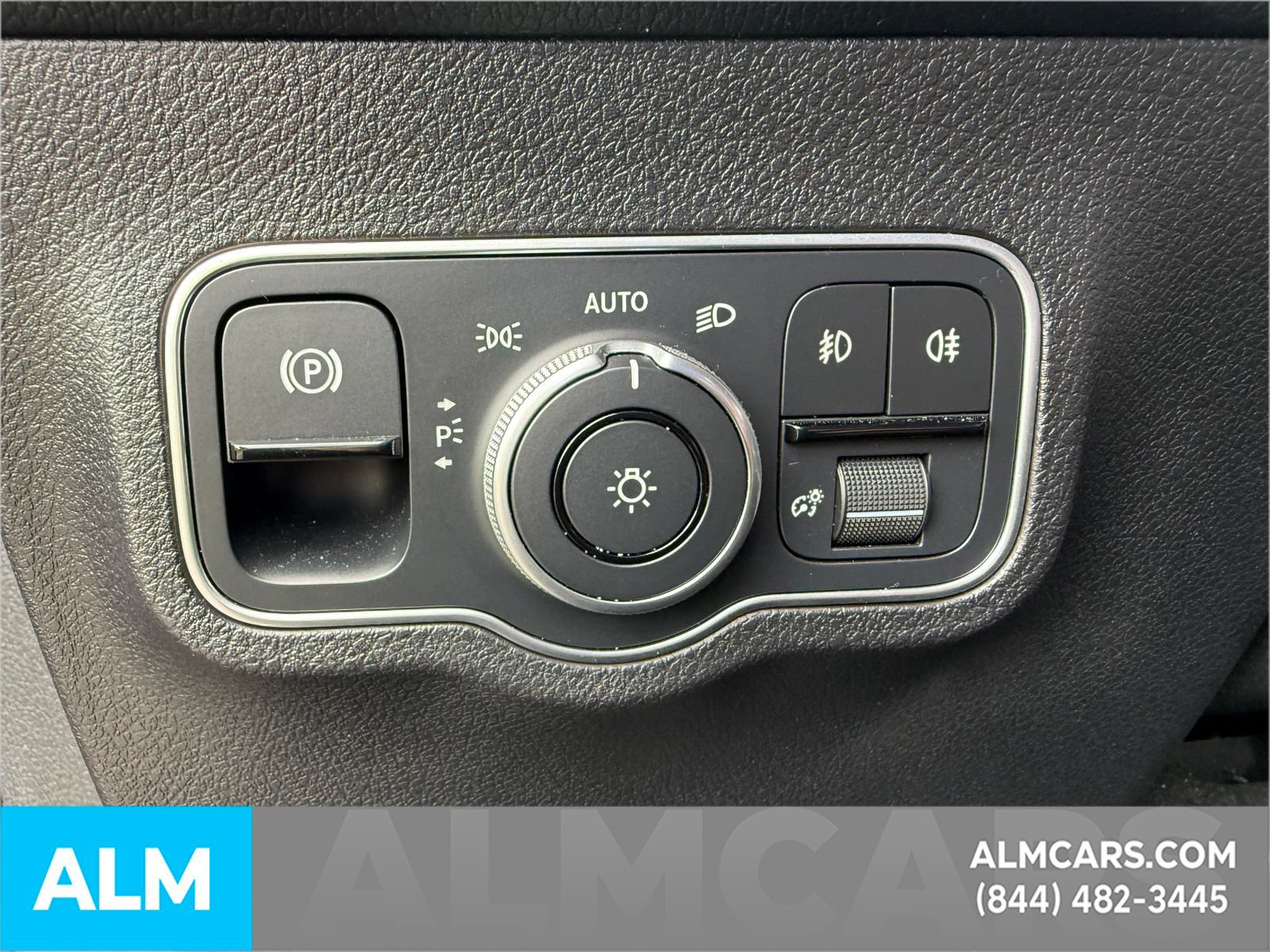 Used 2025 Mercedes-Benz GLB 250 image 24