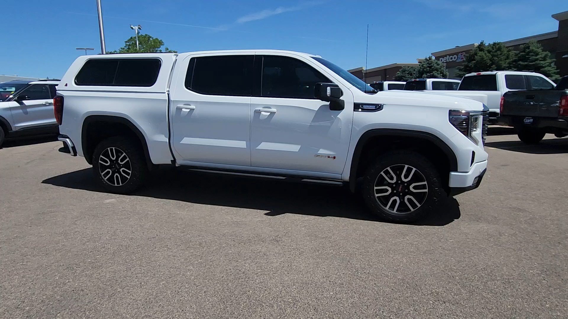 Used 2023 GMC Sierra 1500 AT4 w/ Technology Package AWD/4WD image 7