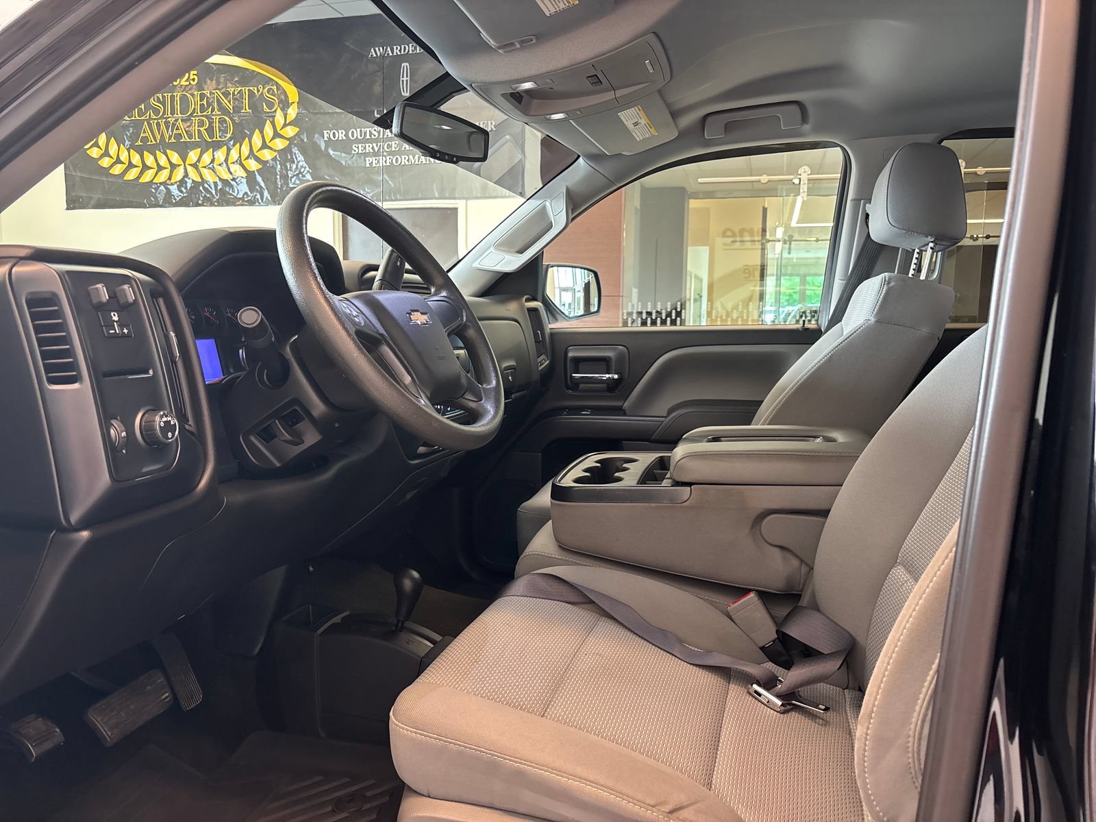 Used 2018 Chevrolet Silverado 1500 Custom w/ Custom Value Package AWD/4WD image 12