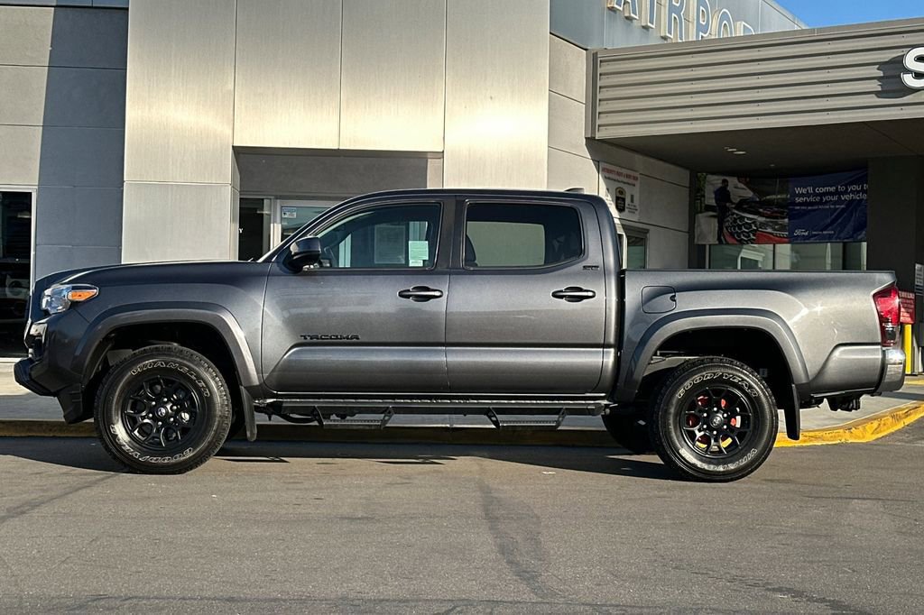 Used 2021 Toyota Tacoma SR5 w/ Blackout Package (TMS) image 7
