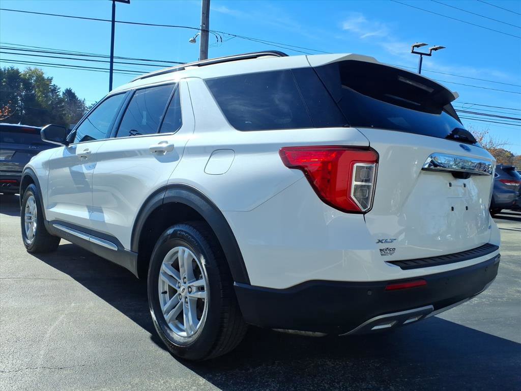 Certified 2022 Ford Explorer XLT w/ Equipment Group 202A image 3