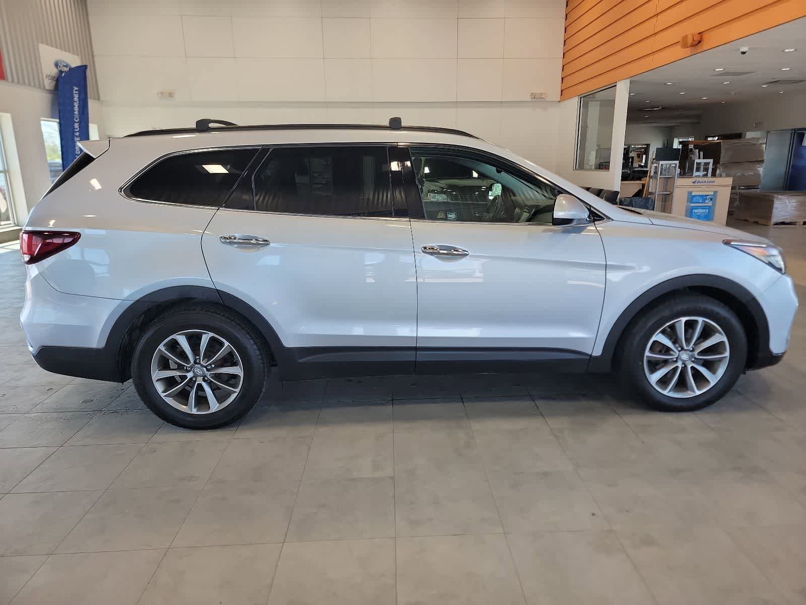 Used 2018 Hyundai Santa Fe SE w/ Cargo Package AWD/4WD image 4