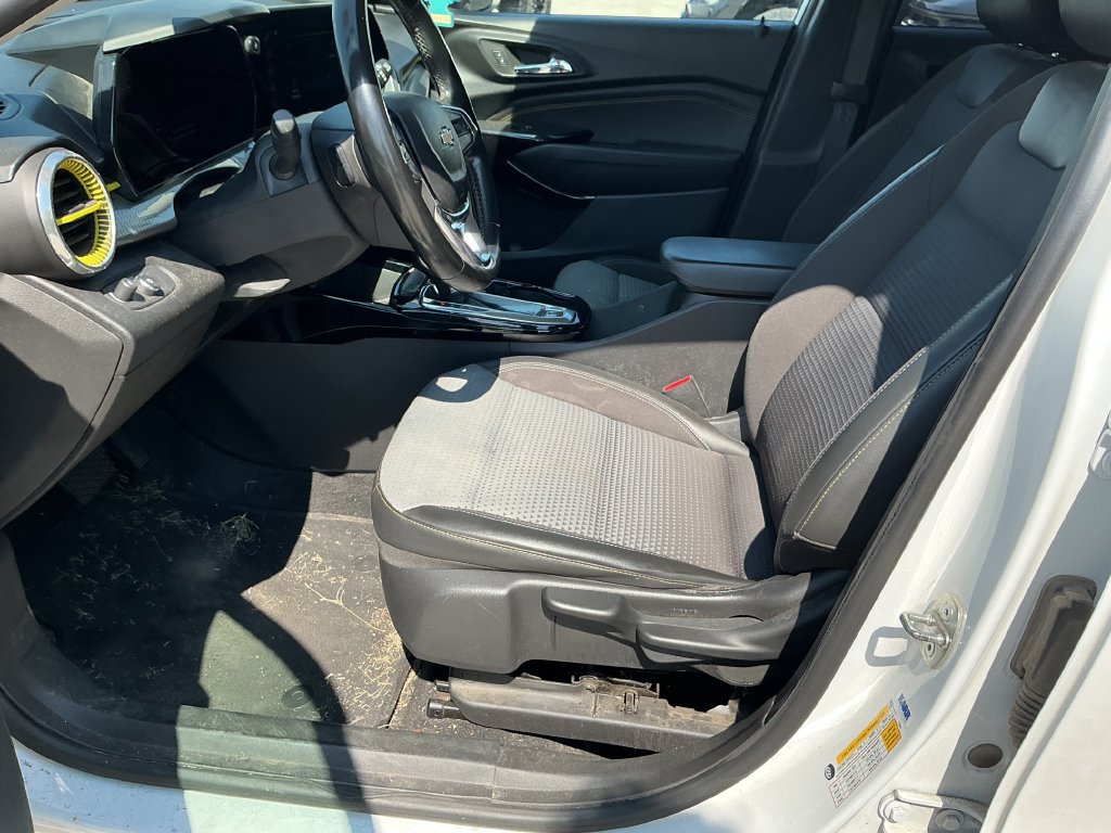 Used 2024 Chevrolet Trax LT w/ Driver Confidence Package FWD image 14