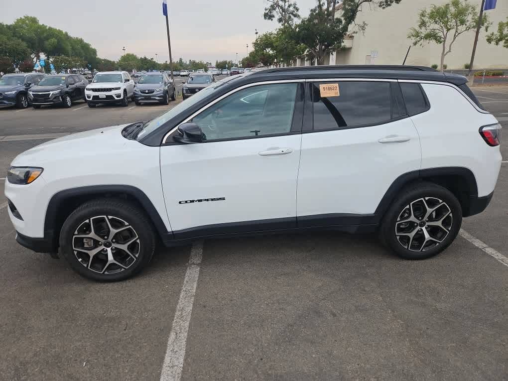 Used 2025 Jeep Compass Limited AWD/4WD image 4