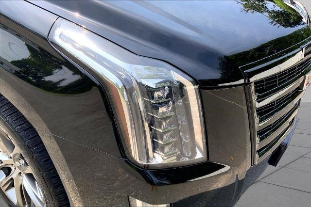 Used 2020 Cadillac Escalade Luxury w/ Escalade Sport Edition AWD/4WD image 27