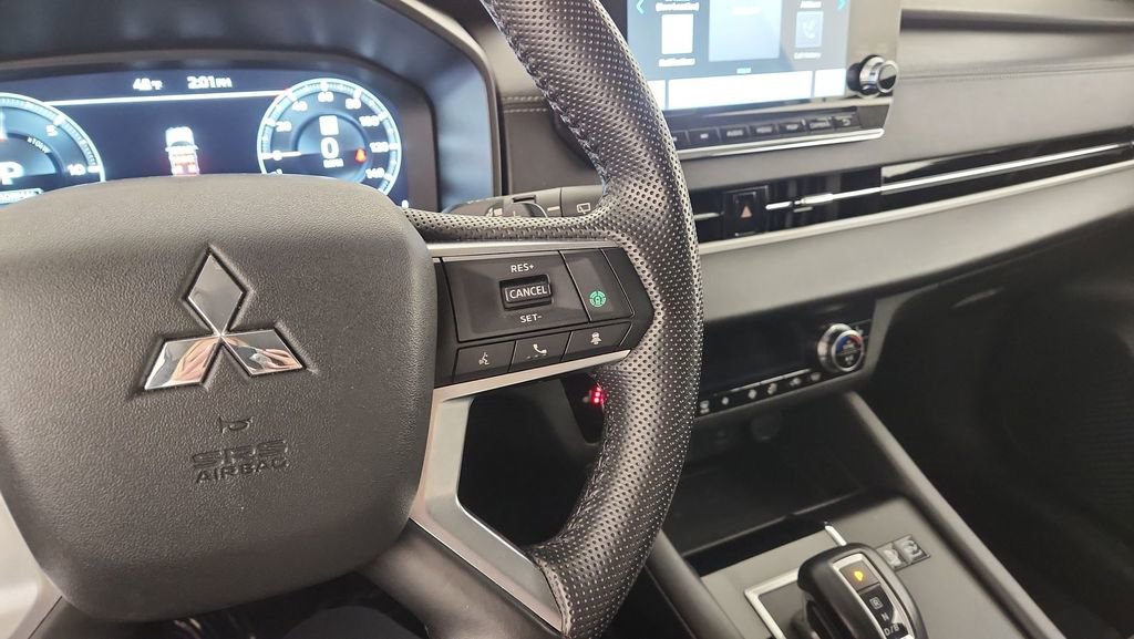 Used 2024 Mitsubishi Outlander SE AWD/4WD image 17