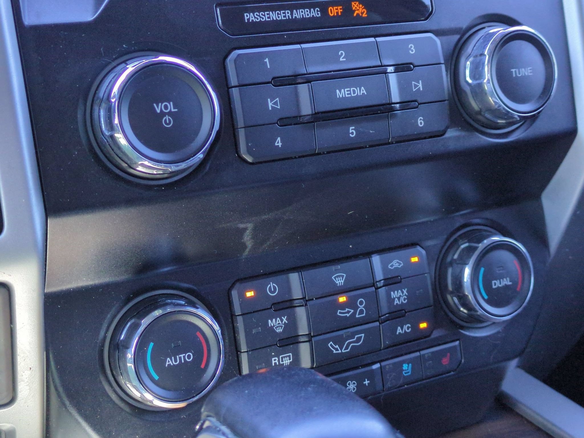 Certified 2019 Ford F150 Lariat RWD image 20