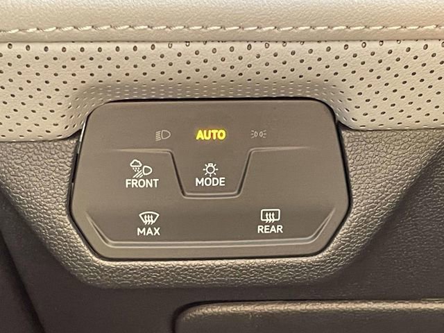Used 2024 Volkswagen Atlas Peak Edition SEL AWD/4WD image 21