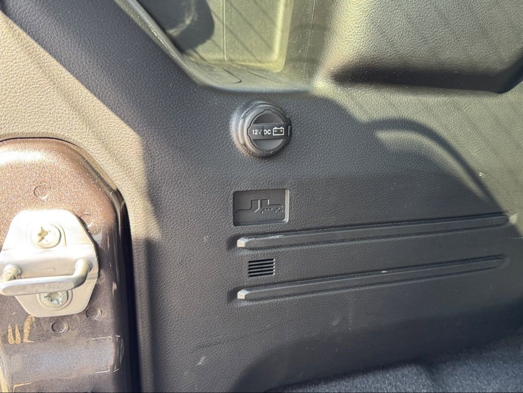 Used 2025 Jeep Wrangler Unlimited Rubicon AWD/4WD image 36