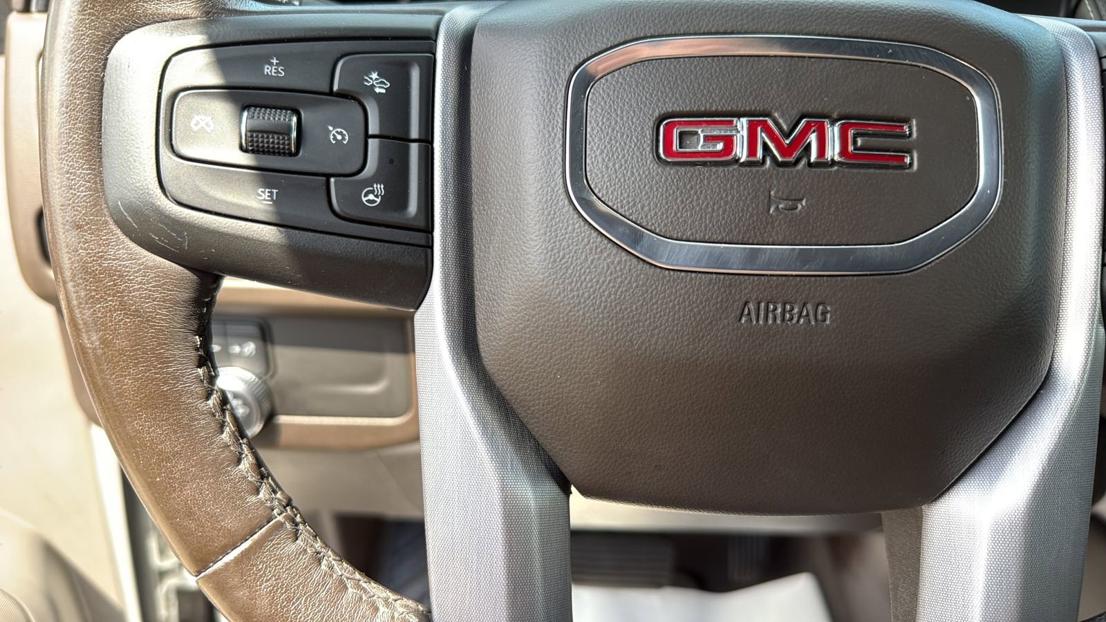 Used 2021 GMC Yukon SLT w/ SLT Premium Package RWD image 16