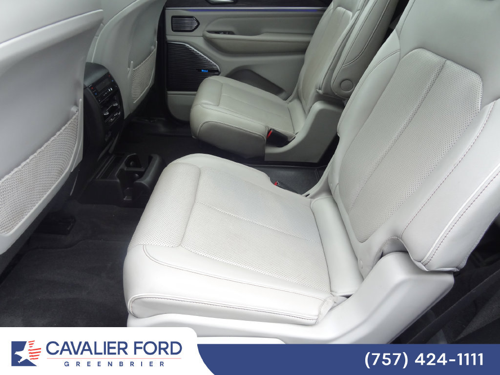 Used 2021 Jeep Grand Cherokee L Overland w/ Luxury Tech Group IV AWD/4WD image 8