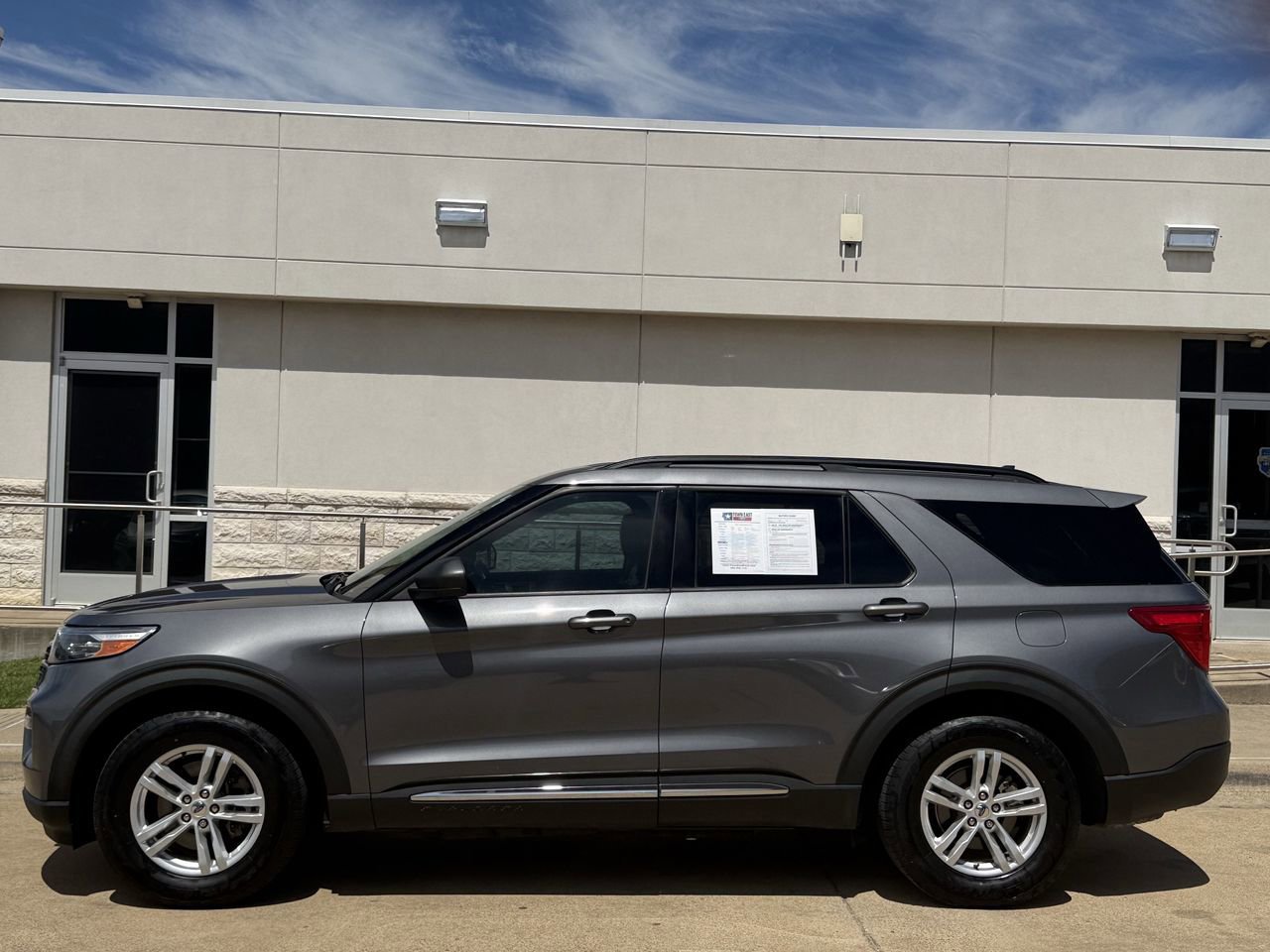 Certified 2021 Ford Explorer XLT w/ Equipment Group 202A image 3