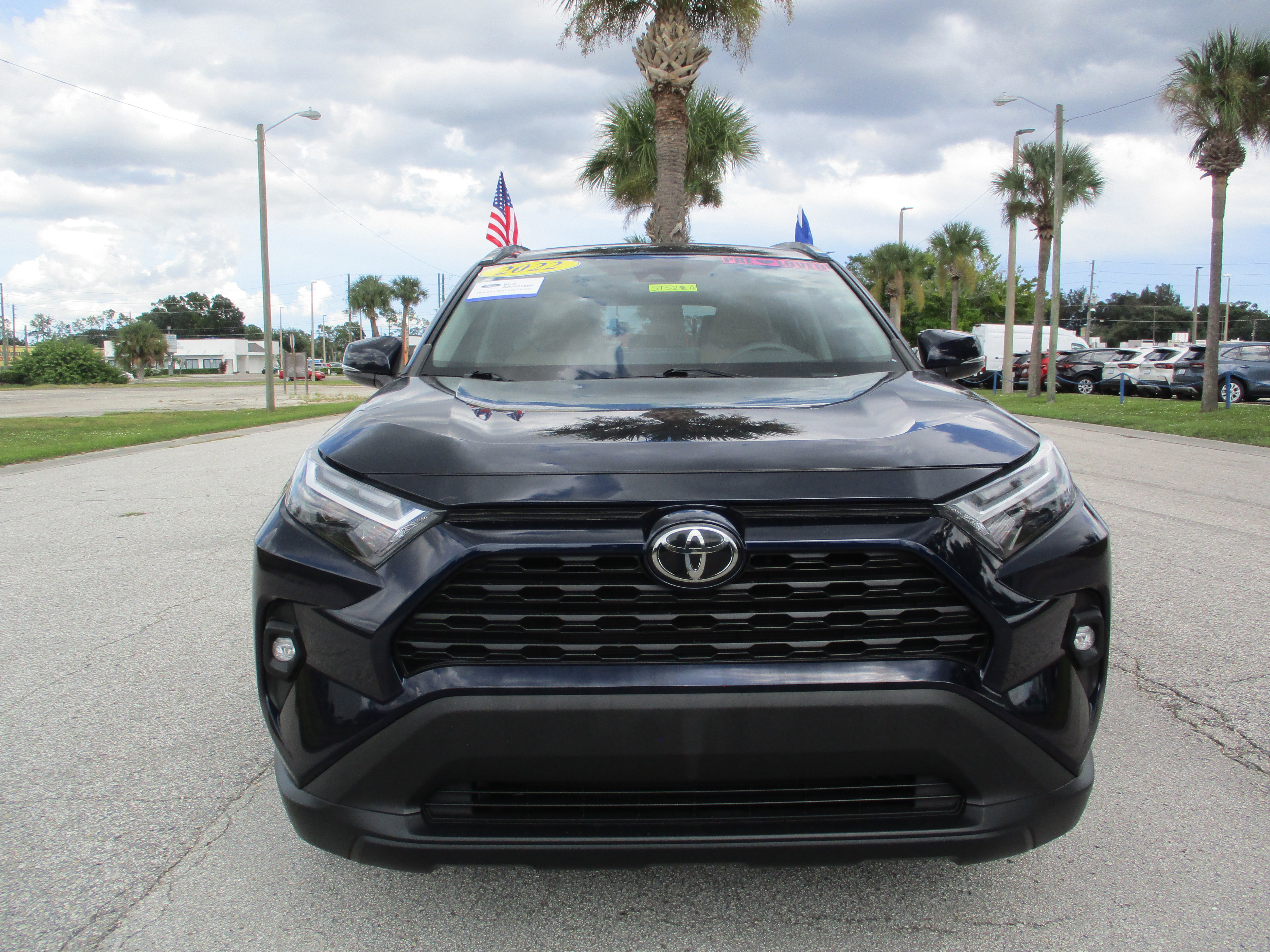 Used 2022 Toyota RAV4 XLE Premium image 8