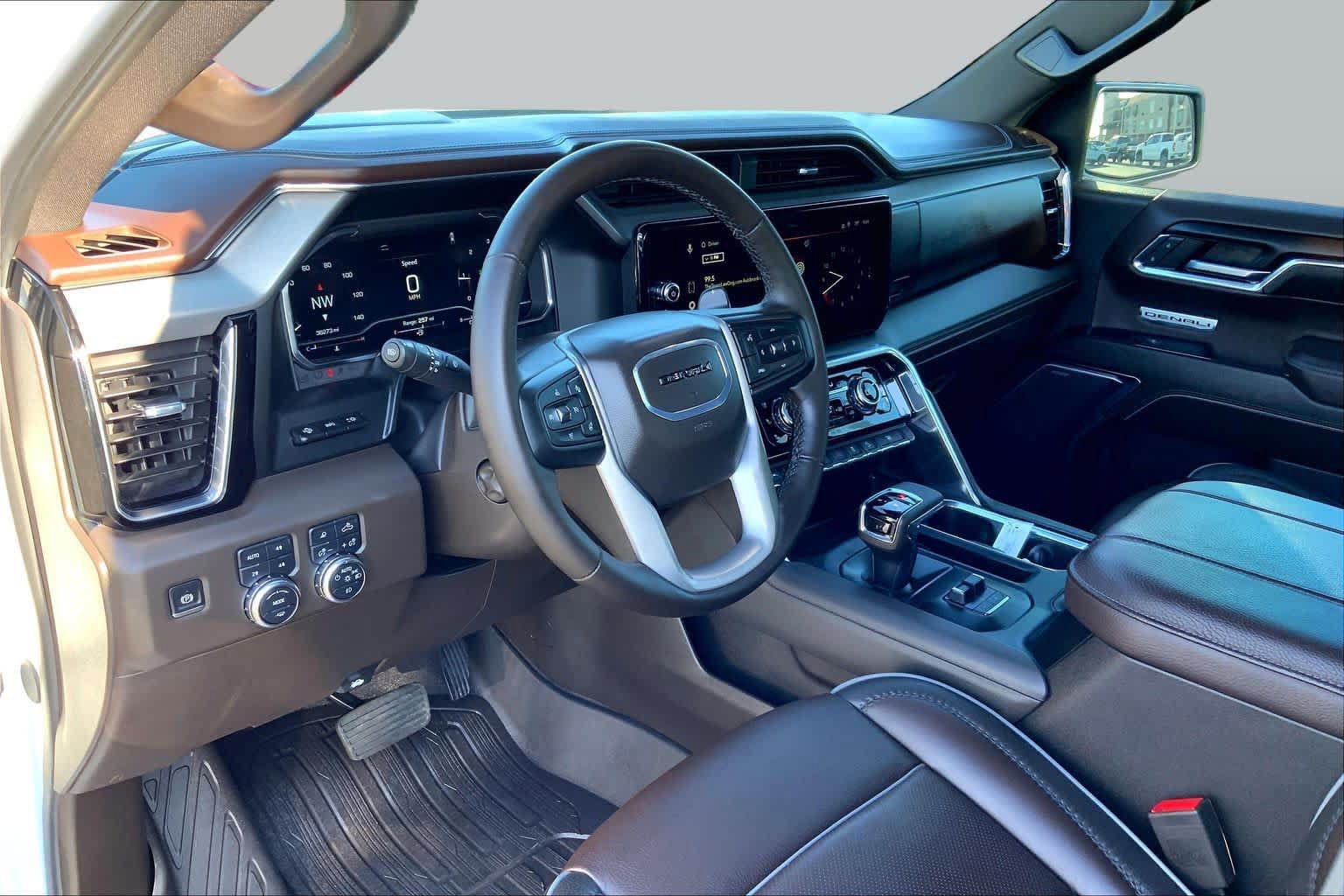 Used 2024 GMC Sierra 1500 Denali w/ Denali Reserve Package AWD/4WD image 16