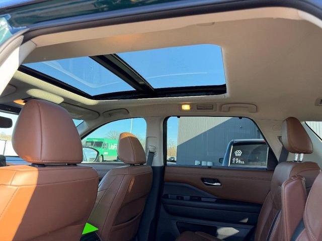 Used 2022 Nissan Pathfinder Platinum w/ Cargo Package image 12