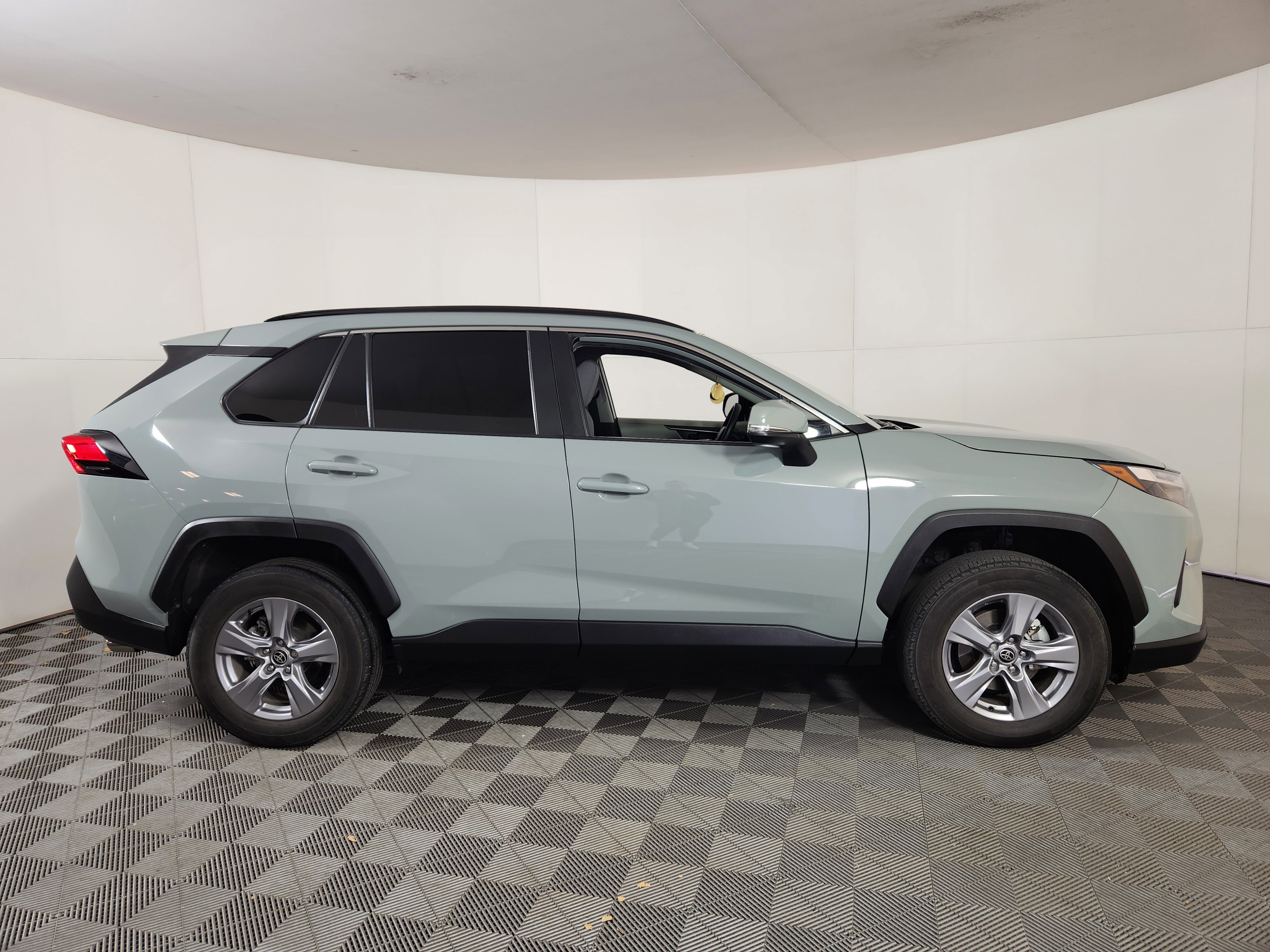 Used 2022 Toyota RAV4 XLE image 6