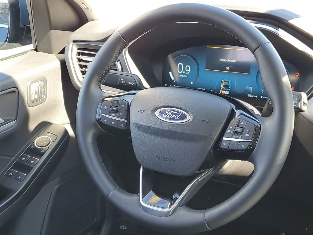 Certified 2025 Ford Escape Platinum AWD/4WD image 30