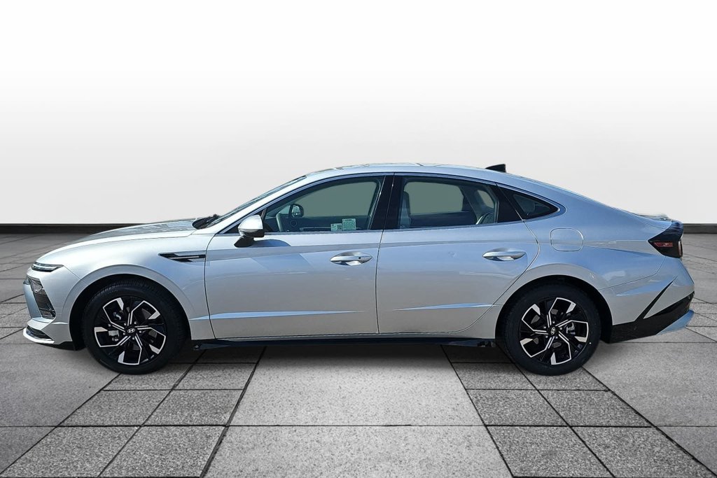 Used 2025 Hyundai Sonata SEL FWD image 8