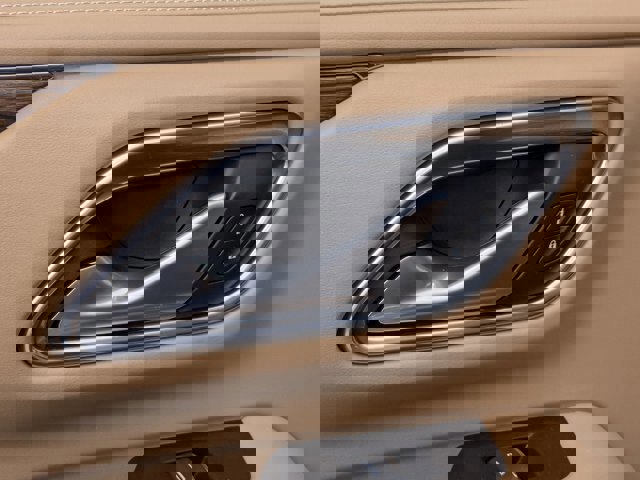 Used 2021 Chevrolet Tahoe Premier w/ Premium Package image 31