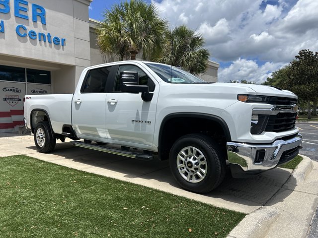 Used 2025 Chevrolet Silverado 2500 LT w/ Convenience Package AWD/4WD image 2