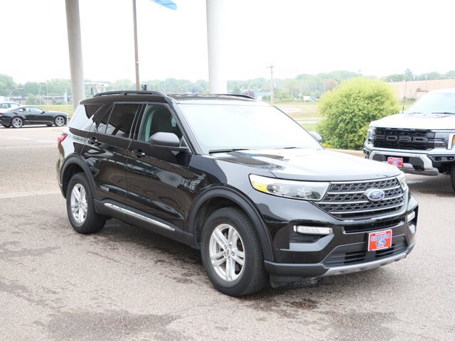 Certified 2023 Ford Explorer XLT w/ Equipment Group 202A AWD/4WD image 3